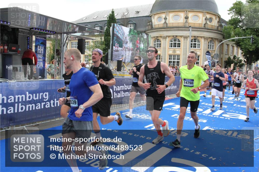 29.06.2025 - hella hamburg halbmarathon Michael Strokosch http://msf.ph/oto/8489523 29.06.2025 10:44:41 Ziel 1468, 1782, 2365, 2402, 3305, 4991, 5476, 6490, 6495, 7710, 10669, 12711, 14351, 14798, 14816, 15862, 16224, 18107, 18437, 18464, 18539, 18560, 18868, 19206 meine-sportfotos.de