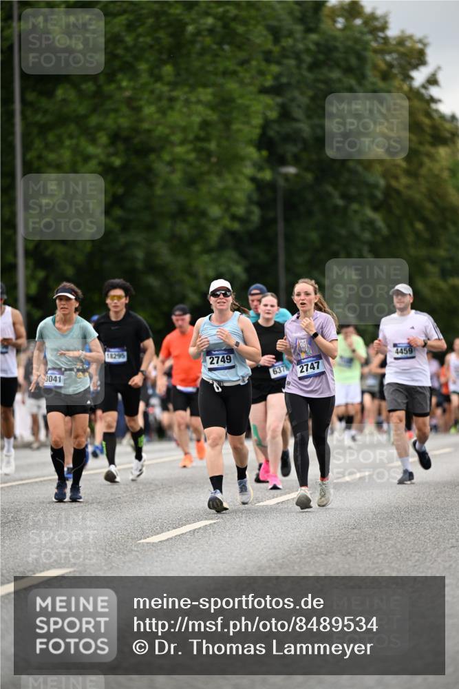 29.06.2025 - hella hamburg halbmarathon Dr. Thomas Lammeyer http://msf.ph/oto/8489534 29.06.2025 11:06:57 Kennedybrücke 1660, 2598, 2747, 2749, 3051, 3349, 3350, 3402, 3403, 3980, 4274, 4459, 4910, 4916, 5051, 5065, 5068, 5535, 6378, 6513, 6766, 6767, 7264, 8241, 8464, 9854, 9890, 9990, 9993, 10239, 10837, 11016, 11206, 11220 meine-sportfotos.de