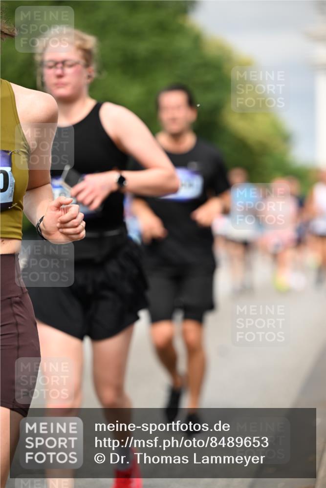 29.06.2025 - hella hamburg halbmarathon Dr. Thomas Lammeyer http://msf.ph/oto/8489653 29.06.2025 10:21:40 Kennedybrücke 1015, 1083, 1156, 1204, 1274, 1458, 1622, 1749, 1795, 2259, 3138, 3210, 3292, 3464, 3466, 3802, 3803, 4218, 4852, 5929, 5930, 6254, 6336, 6352, 6520, 6786, 7011, 7258, 7291, 7945, 8210, 8309, 8351, 8433, 8607, 9400, 9848, 10460, 10509, 10620, 10677, 11372 meine-sportfotos.de