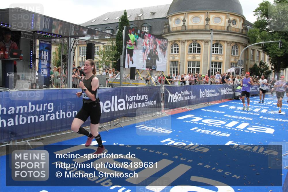 29.06.2025 - hella hamburg halbmarathon Michael Strokosch http://msf.ph/oto/8489681 29.06.2025 10:44:47 Ziel 1941, 2970, 3004, 3785, 4270, 4915, 7325, 10669, 15185, 15233, 16834, 17251, 18437, 18868 meine-sportfotos.de