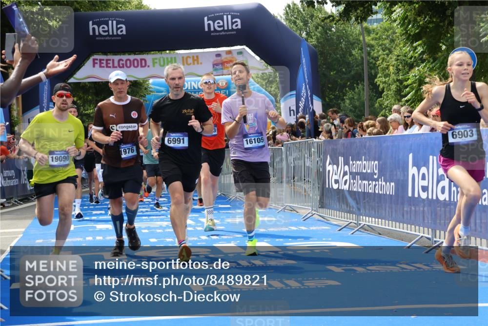 29.06.2025 - hella hamburg halbmarathon Strokosch-Dieckow http://msf.ph/oto/8489821 29.06.2025 10:43:43 Ziel 1976, 3116, 3437, 4318, 5624, 5692, 6903, 6991, 7185, 9043, 9114, 9159, 9374, 11153, 11778, 11848, 13421, 13897, 14201, 14210, 14690, 15328, 15512, 15932, 16062, 16105, 17912, 18449, 18650, 19090 meine-sportfotos.de