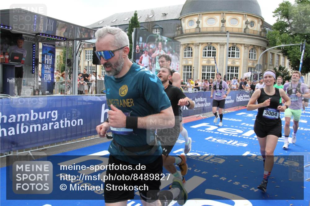 29.06.2025 - hella hamburg halbmarathon Michael Strokosch http://msf.ph/oto/8489827 29.06.2025 10:44:54 Ziel 1941, 2098, 2970, 3004, 3098, 3785, 4425, 4915, 7056, 7167, 7325, 9720, 12161, 16834, 17406, 18631, 19207, 19210 meine-sportfotos.de