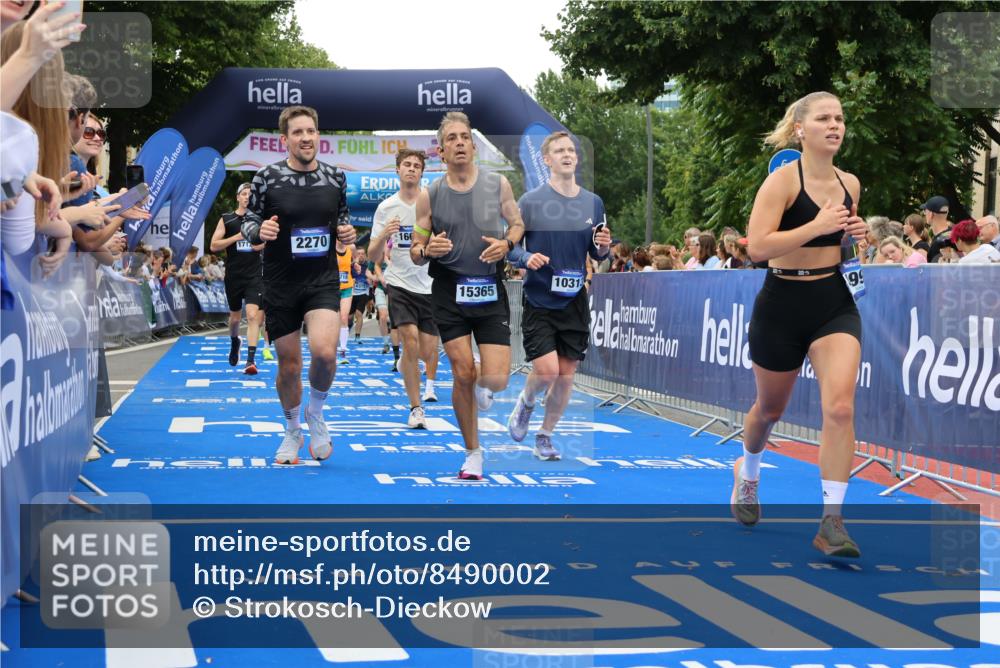 29.06.2025 - hella hamburg halbmarathon Strokosch-Dieckow http://msf.ph/oto/8490002 29.06.2025 10:45:07 Ziel 1171, 2270, 3917, 4997, 6054, 6266, 6375, 6575, 6819, 7087, 7709, 7843, 9302, 9710, 10313, 10741, 11688, 12783, 13919, 15334, 15365, 15636, 15651, 15760, 16513, 16685, 16689, 17120, 17381, 17960, 18346, 18718 meine-sportfotos.de
