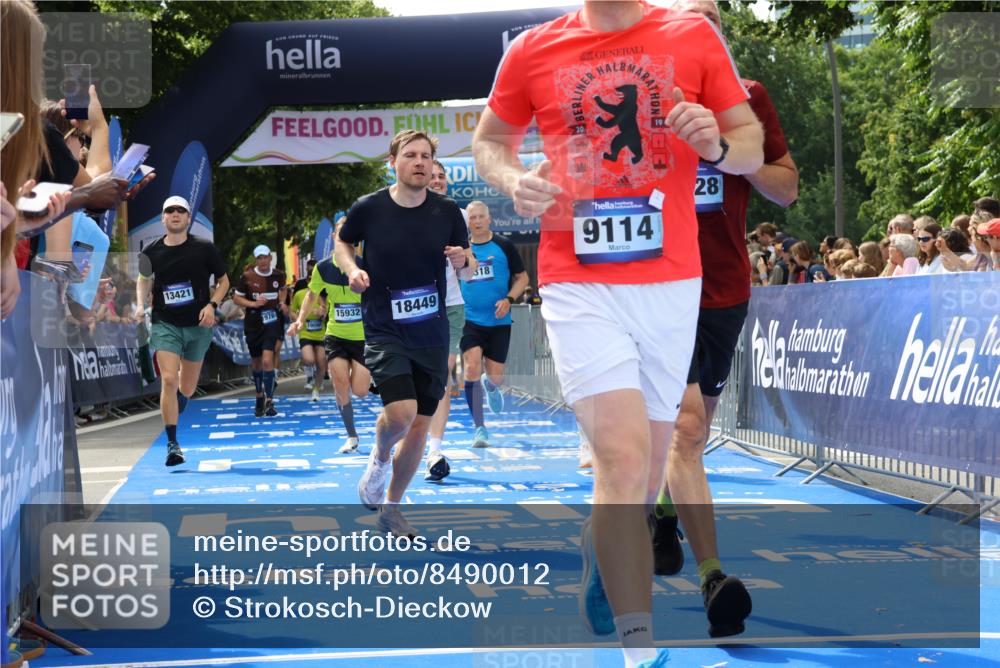 29.06.2025 - hella hamburg halbmarathon Strokosch-Dieckow http://msf.ph/oto/8490012 29.06.2025 10:43:39 Ziel 1976, 3116, 4318, 6903, 6991, 9114, 9159, 11153, 11848, 13421, 13996, 14201, 14210, 14484, 14690, 15328, 15512, 15932, 16062, 16105, 17912, 18449, 18775, 19090, 19229 meine-sportfotos.de