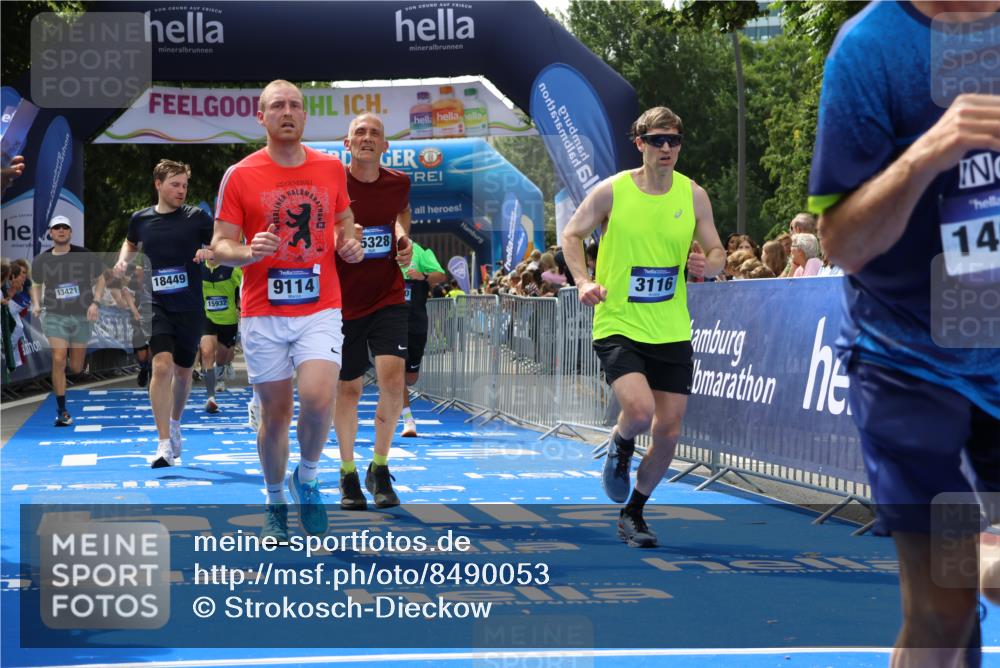 29.06.2025 - hella hamburg halbmarathon Strokosch-Dieckow http://msf.ph/oto/8490053 29.06.2025 10:43:38 Ziel 1976, 3116, 4080, 4318, 6903, 6991, 9114, 9159, 11153, 11848, 12623, 13421, 13996, 14201, 14210, 14484, 14690, 15328, 15932, 16105, 17912, 18449, 18775, 19090, 19229 meine-sportfotos.de