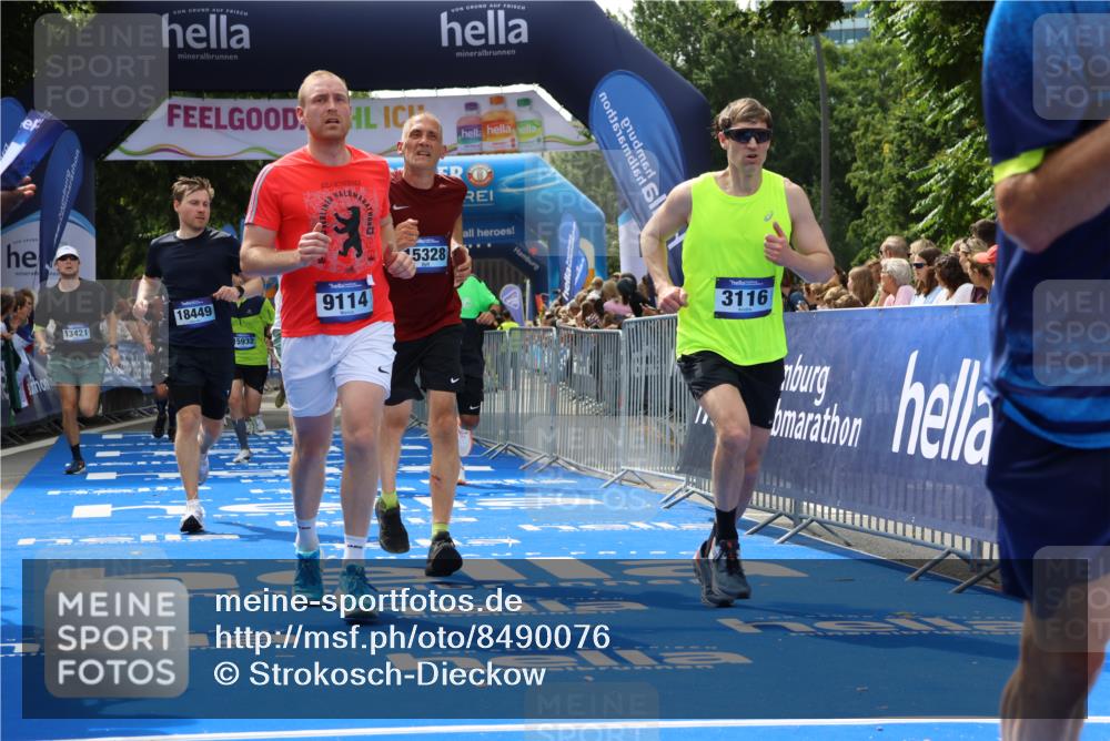 29.06.2025 - hella hamburg halbmarathon Strokosch-Dieckow http://msf.ph/oto/8490076 29.06.2025 10:43:38 Ziel 1976, 3116, 4080, 4318, 6903, 6991, 9114, 9159, 11153, 11848, 12623, 13421, 13996, 14201, 14210, 14484, 14690, 15328, 15932, 16105, 17912, 18449, 18775, 19090, 19229 meine-sportfotos.de