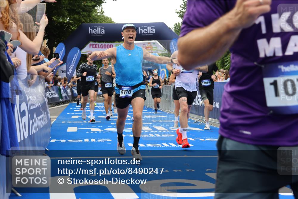 29.06.2025 - hella hamburg halbmarathon Strokosch-Dieckow http://msf.ph/oto/8490247 29.06.2025 10:45:05 Ziel 1171, 2270, 3917, 4997, 6266, 6375, 6575, 6819, 7087, 7709, 7843, 9302, 9710, 10313, 10741, 11688, 13919, 15334, 15365, 15651, 16058, 16685, 16689, 17120, 17381, 17544, 17960, 18346, 18718 meine-sportfotos.de