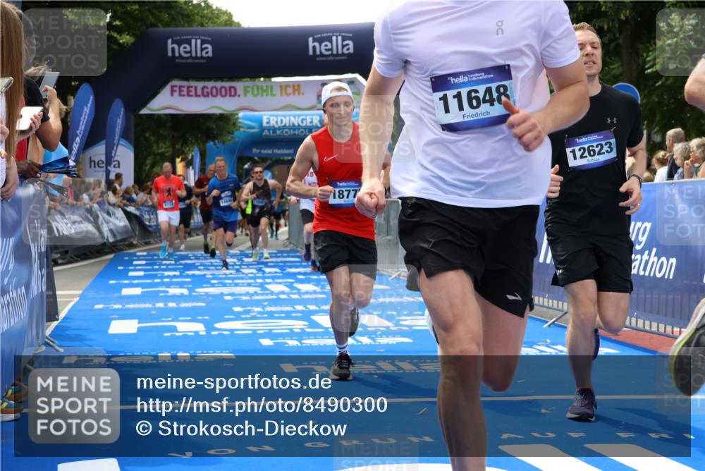 29.06.2025 - hella hamburg halbmarathon Strokosch-Dieckow http://msf.ph/oto/8490300 29.06.2025 10:43:33 Ziel 3116, 3928, 4080, 4318, 5124, 5436, 7635, 9114, 9931, 10246, 11648, 12623, 13421, 13996, 14484, 14690, 15328, 15932, 16338, 17912, 18449, 18513, 18775, 18810, 19229 meine-sportfotos.de