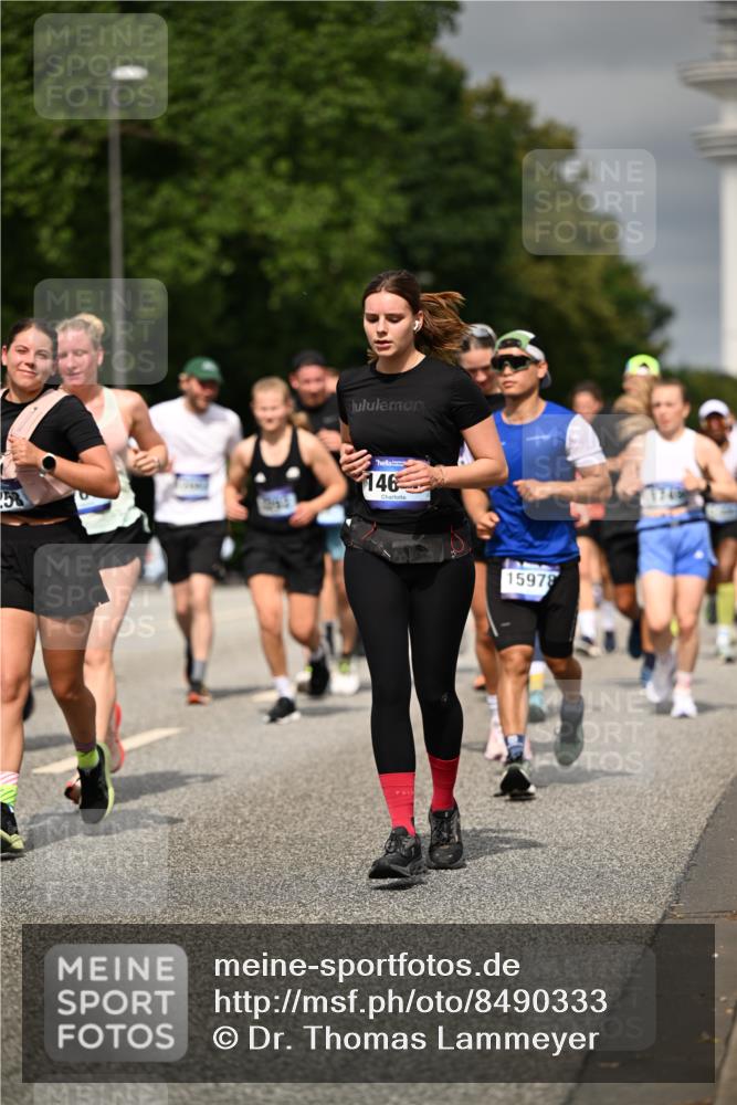 29.06.2025 - hella hamburg halbmarathon Dr. Thomas Lammeyer http://msf.ph/oto/8490333 29.06.2025 10:21:49 Kennedybrücke 1015, 1156, 1204, 1274, 1458, 1554, 1622, 1749, 1795, 2094, 2259, 2931, 3138, 3292, 3802, 3803, 4218, 4852, 5002, 5004, 5294, 5930, 6254, 6336, 6352, 7011, 7258, 7945, 8144, 8210, 8351, 8433, 8607, 9400, 9798, 9848, 10460, 10509, 10620, 10677, 11275, 11372 meine-sportfotos.de