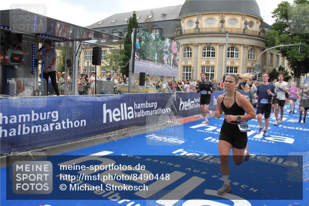 29.06.2025 - hella hamburg halbmarathon Michael Strokosch http://msf.ph/oto/8490448 29.06.2025 10:45:12 Ziel 2270, 3917, 4997, 6375, 6575, 6819, 7087, 9302, 9710, 10313, 10741, 13919, 15365, 15651, 16685, 16689, 17120, 17960, 18346, 18718 meine-sportfotos.de