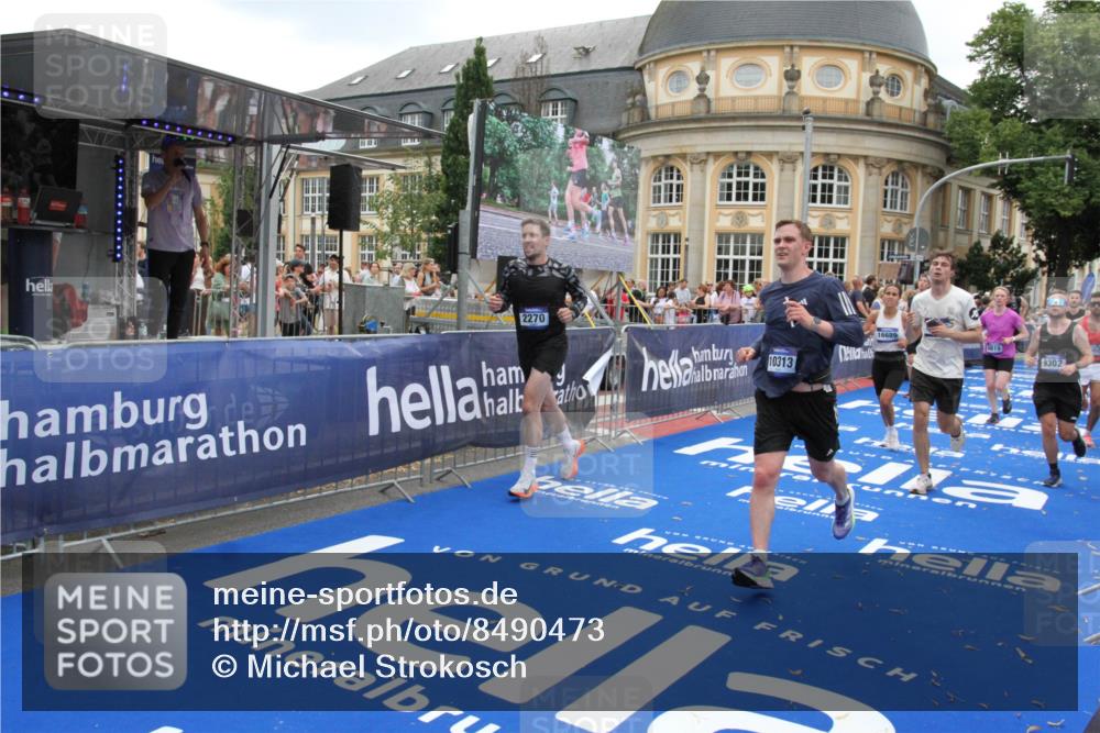 29.06.2025 - hella hamburg halbmarathon Michael Strokosch http://msf.ph/oto/8490473 29.06.2025 10:45:13 Ziel 2270, 3917, 4997, 6054, 6375, 6575, 6819, 7087, 9302, 9710, 10313, 13919, 15365, 15651, 16685, 16689, 17120, 17960, 18346, 18718 meine-sportfotos.de