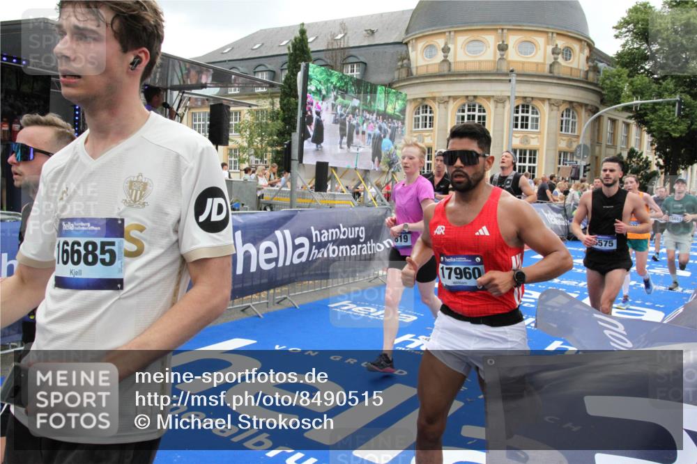 29.06.2025 - hella hamburg halbmarathon Michael Strokosch http://msf.ph/oto/8490515 29.06.2025 10:45:15 Ziel 2270, 6054, 6375, 6575, 6819, 7087, 9302, 10313, 12783, 15636, 15651, 15741, 15760, 16513, 16685, 16689, 17120, 17960, 18346, 18718 meine-sportfotos.de