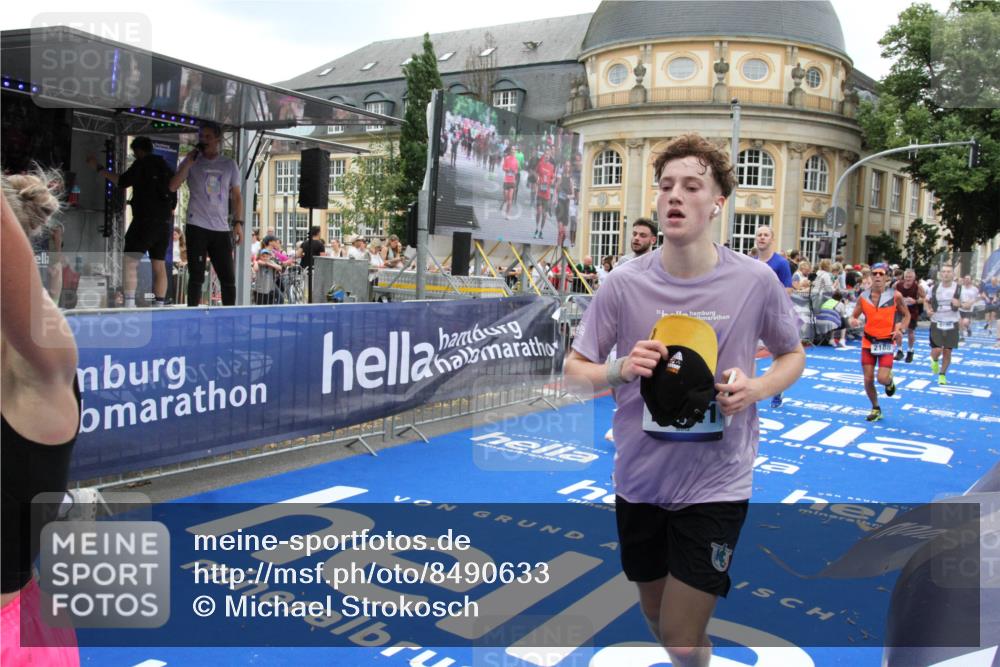 29.06.2025 - hella hamburg halbmarathon Michael Strokosch http://msf.ph/oto/8490633 29.06.2025 10:45:22 Ziel 2188, 2367, 2470, 3186, 5706, 6054, 9105, 10064, 11469, 12783, 15563, 15636, 15741, 15760, 16513, 17499 meine-sportfotos.de