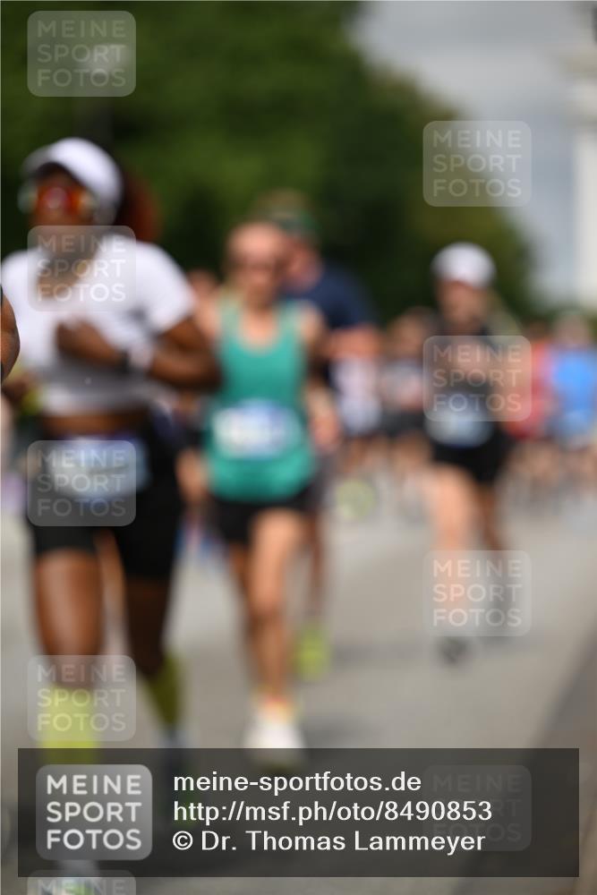 29.06.2025 - hella hamburg halbmarathon Dr. Thomas Lammeyer http://msf.ph/oto/8490853 29.06.2025 10:21:56 Kennedybrücke 1015, 1156, 1204, 1274, 1458, 1554, 1622, 1641, 1749, 1982, 2094, 2147, 2259, 2548, 2931, 3138, 3292, 3977, 4218, 4804, 5002, 5004, 5023, 5294, 6254, 6336, 7094, 7258, 7641, 8144, 8351, 8607, 9798, 10332, 10509, 10677, 11275, 11372 meine-sportfotos.de