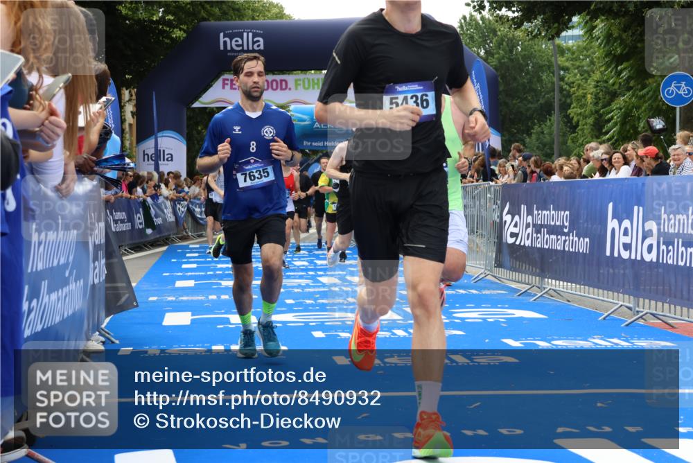 29.06.2025 - hella hamburg halbmarathon Strokosch-Dieckow http://msf.ph/oto/8490932 29.06.2025 10:43:28 Ziel 2653, 3928, 4080, 5124, 5436, 5506, 7635, 8664, 9931, 10237, 10246, 11648, 12623, 13348, 13996, 14484, 16338, 16720, 17391, 18513, 18775, 18810, 18942, 18987, 19009, 19051, 19229 meine-sportfotos.de