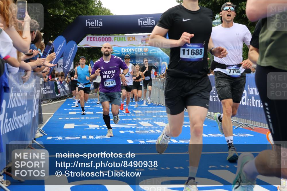 29.06.2025 - hella hamburg halbmarathon Strokosch-Dieckow http://msf.ph/oto/8490938 29.06.2025 10:45:03 Ziel 1171, 1424, 1520, 2270, 3917, 4997, 6266, 6575, 6819, 7087, 7709, 7843, 9302, 9710, 10313, 10741, 11688, 13919, 15334, 15365, 16058, 16685, 16689, 17120, 17381, 17544, 17960, 18055, 18346, 18718 meine-sportfotos.de