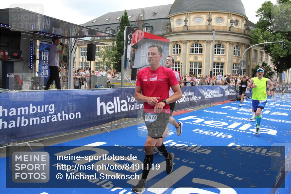 29.06.2025 - hella hamburg halbmarathon Michael Strokosch http://msf.ph/oto/8491119 29.06.2025 10:45:45 Ziel 4854, 5047, 6071, 6711, 11291, 11495, 13975, 14374, 14764, 16617, 17332, 17674, 17835, 18862 meine-sportfotos.de