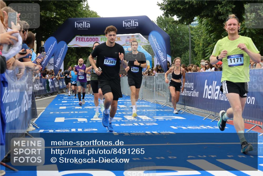 29.06.2025 - hella hamburg halbmarathon Strokosch-Dieckow http://msf.ph/oto/8491265 29.06.2025 10:45:01 Ziel 1171, 1424, 1520, 2270, 2890, 3917, 4997, 6266, 7709, 7843, 9030, 9302, 9710, 10313, 10741, 11688, 13919, 15334, 15365, 16058, 16685, 16689, 17381, 17382, 17544, 18055 meine-sportfotos.de