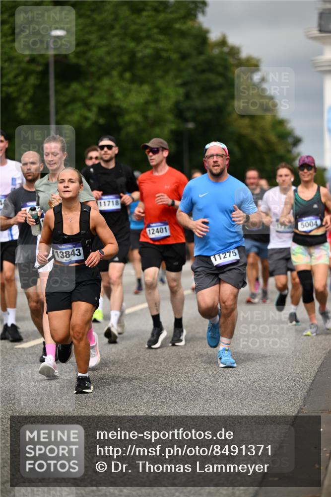 29.06.2025 - hella hamburg halbmarathon Dr. Thomas Lammeyer http://msf.ph/oto/8491371 29.06.2025 10:22:01 Kennedybrücke 1015, 1067, 1274, 1298, 1458, 1554, 1622, 1641, 1749, 1982, 2094, 2147, 2305, 2548, 2931, 3138, 3292, 3977, 4194, 4218, 4804, 5002, 5004, 5023, 5294, 7094, 7258, 7641, 8144, 8248, 8607, 9539, 9586, 9734, 9798, 10332, 10509, 10677, 10831, 11275, 11372 meine-sportfotos.de
