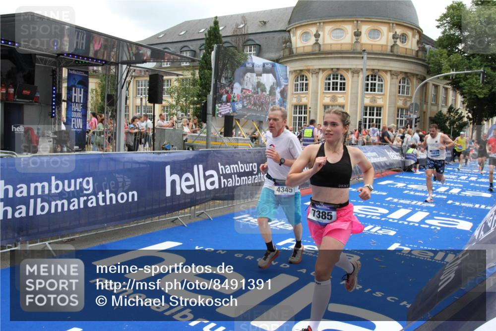 29.06.2025 - hella hamburg halbmarathon Michael Strokosch http://msf.ph/oto/8491391 29.06.2025 10:45:55 Ziel 3477, 4277, 4345, 6290, 6532, 7385, 10792, 11821, 14911, 15149, 16624, 18185, 19116 meine-sportfotos.de