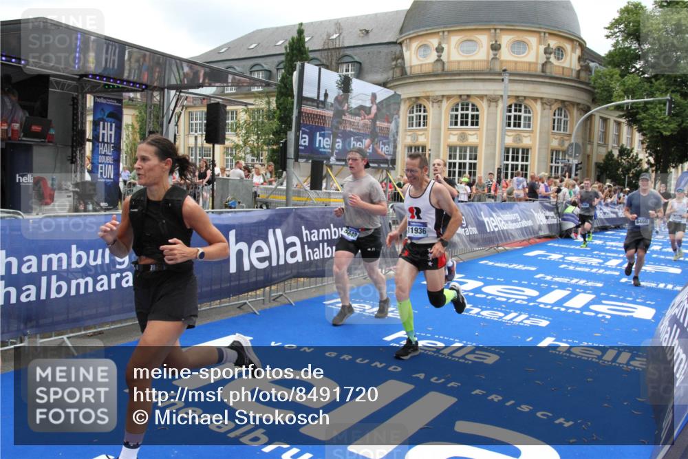29.06.2025 - hella hamburg halbmarathon Michael Strokosch http://msf.ph/oto/8491720 29.06.2025 10:46:08 Ziel 2189, 2707, 5648, 6460, 7961, 8269, 9585, 11125, 11936, 12269, 13630, 14462, 14804, 16136, 16466, 16475, 18081, 18702 meine-sportfotos.de