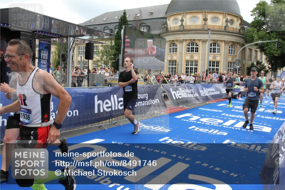 29.06.2025 - hella hamburg halbmarathon Michael Strokosch http://msf.ph/oto/8491746 29.06.2025 10:46:08 Ziel 2189, 2707, 5648, 6460, 7961, 8269, 9585, 11125, 11936, 12269, 13630, 14462, 14804, 16136, 16466, 16475, 18081, 18702 meine-sportfotos.de