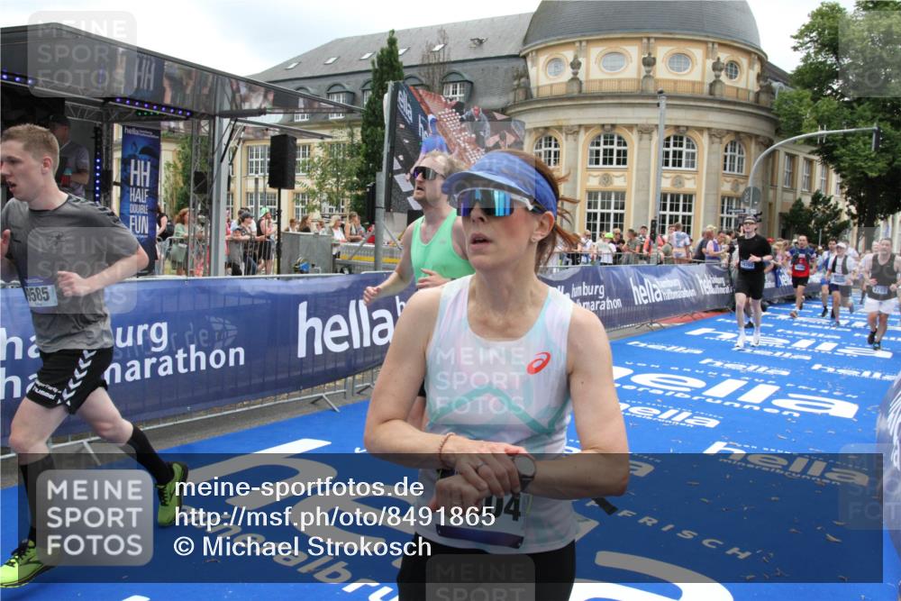 29.06.2025 - hella hamburg halbmarathon Michael Strokosch http://msf.ph/oto/8491865 29.06.2025 10:46:11 Ziel 1759, 2707, 3087, 6460, 7450, 7961, 9585, 11094, 11125, 12269, 13630, 14804, 16136, 16466, 16475, 18702, 18797 meine-sportfotos.de