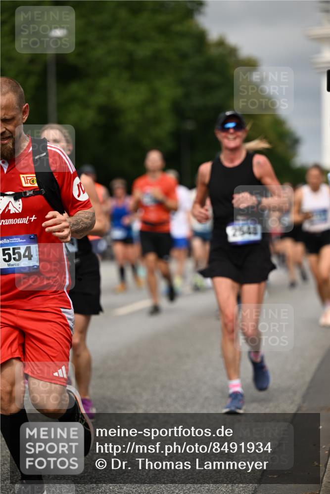 29.06.2025 - hella hamburg halbmarathon Dr. Thomas Lammeyer http://msf.ph/oto/8491934 29.06.2025 10:22:06 Kennedybrücke 1015, 1067, 1274, 1298, 1458, 1477, 1554, 1622, 1641, 1982, 2087, 2094, 2147, 2305, 2548, 2931, 3138, 3482, 3977, 4194, 4738, 4804, 5002, 5004, 5023, 5290, 5294, 7094, 7641, 7649, 7882, 8144, 8248, 8607, 9539, 9586, 9717, 9734, 9798, 9834, 10332, 10509, 10677, 10831, 11275, 11372 meine-sportfotos.de