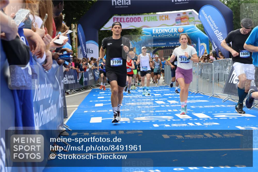 29.06.2025 - hella hamburg halbmarathon Strokosch-Dieckow http://msf.ph/oto/8491961 29.06.2025 10:43:18 Ziel 1675, 2653, 3109, 3124, 3146, 5506, 7093, 8664, 10099, 10237, 13348, 15706, 15921, 16314, 16720, 16997, 17391, 18274, 18304, 18942, 18987, 19009, 19051 meine-sportfotos.de