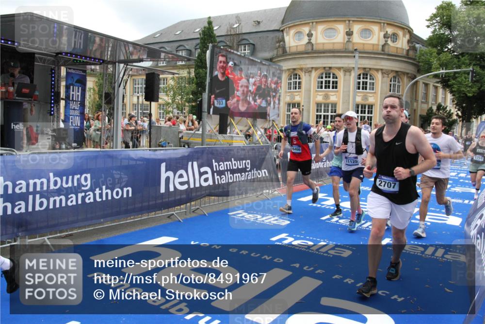 29.06.2025 - hella hamburg halbmarathon Michael Strokosch http://msf.ph/oto/8491967 29.06.2025 10:46:14 Ziel 1569, 1759, 2048, 2590, 2707, 3087, 4949, 6388, 7450, 7961, 10796, 11094, 11125, 16136, 16466, 16475, 17190, 18702, 18797 meine-sportfotos.de