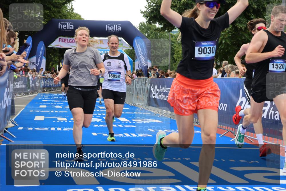 29.06.2025 - hella hamburg halbmarathon Strokosch-Dieckow http://msf.ph/oto/8491986 29.06.2025 10:44:58 Ziel 1171, 1424, 1520, 2098, 2890, 3917, 4425, 4997, 6266, 7709, 7843, 9030, 9710, 9720, 10741, 11688, 12161, 13919, 15334, 15365, 16058, 17381, 17382, 17406, 17544, 18055, 18631 meine-sportfotos.de