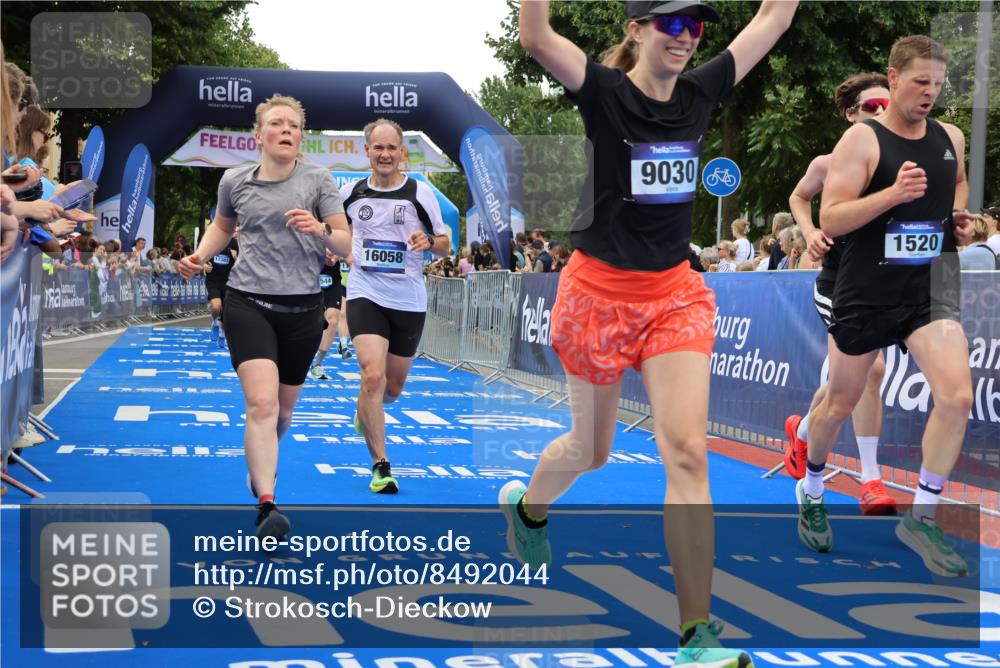 29.06.2025 - hella hamburg halbmarathon Strokosch-Dieckow http://msf.ph/oto/8492044 29.06.2025 10:44:58 Ziel 1171, 1424, 1520, 2098, 2890, 3917, 4425, 4997, 6266, 7709, 7843, 9030, 9710, 9720, 10741, 11688, 12161, 13919, 15334, 15365, 16058, 17381, 17382, 17406, 17544, 18055, 18631 meine-sportfotos.de