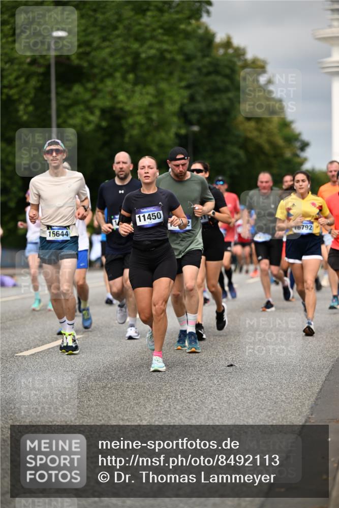 29.06.2025 - hella hamburg halbmarathon Dr. Thomas Lammeyer http://msf.ph/oto/8492113 29.06.2025 10:22:11 Kennedybrücke 1067, 1268, 1298, 1477, 1554, 1641, 1982, 2087, 2094, 2147, 2305, 2548, 2931, 3482, 3977, 4194, 4738, 4804, 5002, 5004, 5023, 5290, 5294, 6332, 7094, 7160, 7641, 7649, 7838, 7882, 7883, 8144, 8248, 9539, 9586, 9717, 9734, 9798, 9834, 9844, 10174, 10332, 10831, 10908, 10946, 11275, 11352 meine-sportfotos.de