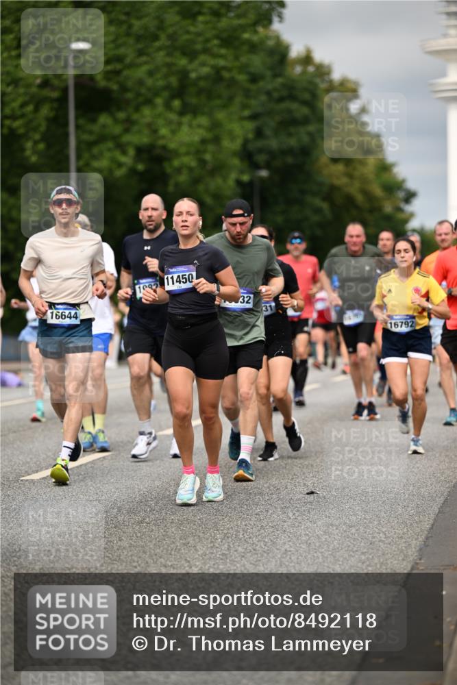 29.06.2025 - hella hamburg halbmarathon Dr. Thomas Lammeyer http://msf.ph/oto/8492118 29.06.2025 10:22:11 Kennedybrücke 1067, 1268, 1298, 1477, 1554, 1641, 1982, 2087, 2094, 2147, 2305, 2548, 2931, 3482, 3977, 4194, 4738, 4804, 5002, 5004, 5023, 5290, 5294, 6332, 7094, 7160, 7641, 7649, 7838, 7882, 7883, 8144, 8248, 9539, 9586, 9717, 9734, 9798, 9834, 9844, 10174, 10332, 10831, 10908, 10946, 11275, 11352 meine-sportfotos.de