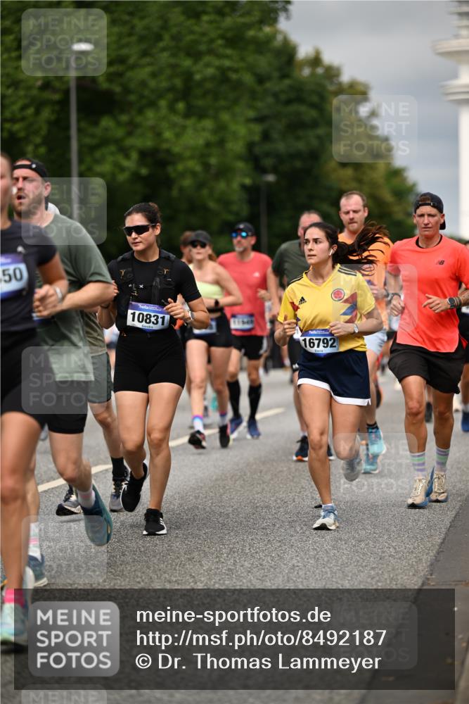 29.06.2025 - hella hamburg halbmarathon Dr. Thomas Lammeyer http://msf.ph/oto/8492187 29.06.2025 10:22:13 Kennedybrücke 1067, 1268, 1298, 1477, 1554, 1641, 1982, 2087, 2094, 2147, 2305, 2548, 3482, 3977, 4194, 4738, 4804, 5002, 5004, 5023, 5290, 5294, 6332, 7094, 7160, 7413, 7641, 7649, 7838, 7882, 7883, 8144, 8248, 9539, 9586, 9717, 9734, 9798, 9834, 9844, 10174, 10332, 10831, 10908, 10946, 11275, 11352 meine-sportfotos.de