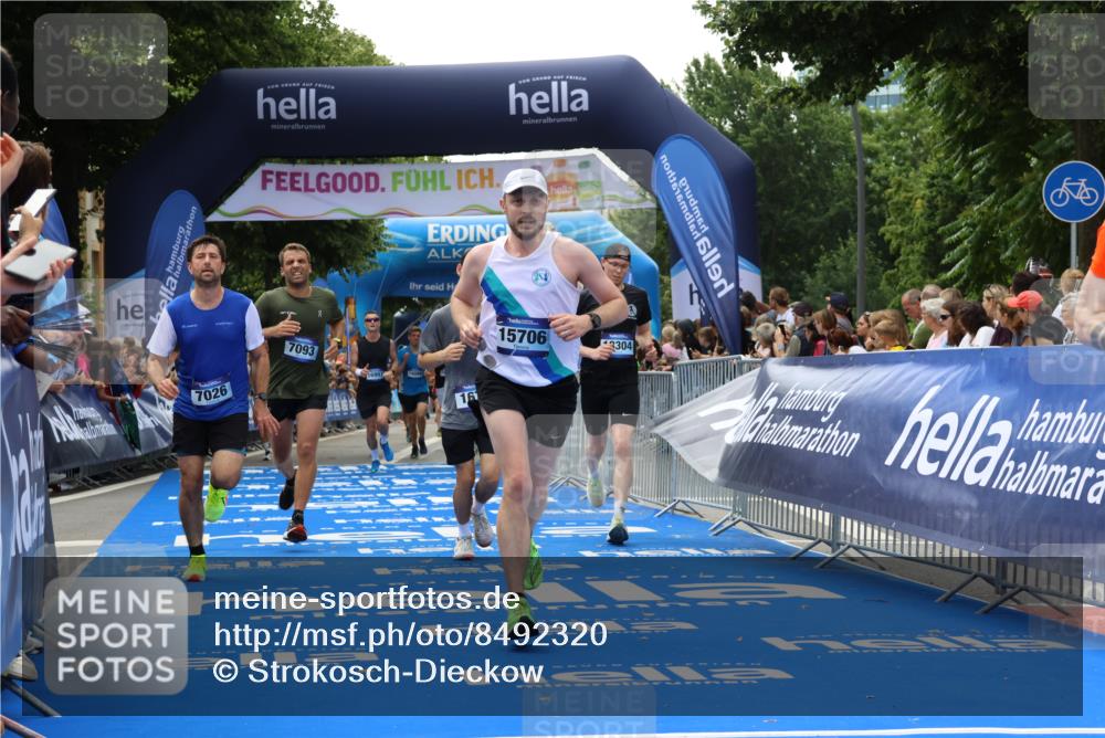 29.06.2025 - hella hamburg halbmarathon Strokosch-Dieckow http://msf.ph/oto/8492320 29.06.2025 10:43:11 Ziel 1675, 3109, 3124, 4229, 6721, 7026, 7093, 7451, 9833, 10099, 10251, 11177, 12153, 12776, 12839, 15255, 15706, 16314, 16997, 17177, 18304 meine-sportfotos.de