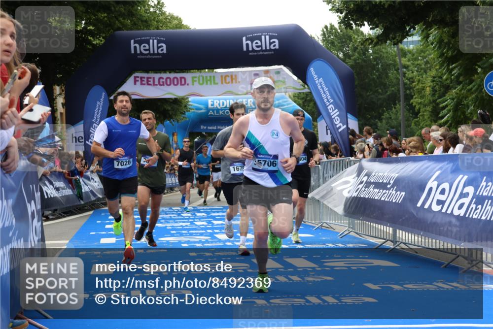 29.06.2025 - hella hamburg halbmarathon Strokosch-Dieckow http://msf.ph/oto/8492369 29.06.2025 10:43:11 Ziel 1675, 3109, 3124, 4229, 6721, 7026, 7093, 7451, 9833, 10099, 10251, 11177, 12153, 12776, 12839, 15255, 15706, 16314, 16997, 17177, 18304 meine-sportfotos.de