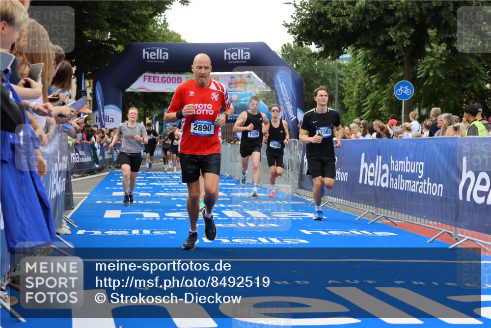 29.06.2025 - hella hamburg halbmarathon Strokosch-Dieckow http://msf.ph/oto/8492519 29.06.2025 10:44:56 Ziel 1171, 1424, 1520, 2098, 2890, 3098, 4425, 6266, 7056, 7167, 7709, 7843, 9030, 9720, 10741, 11688, 12161, 15334, 16058, 17381, 17382, 17406, 17544, 18055, 18631, 19210 meine-sportfotos.de