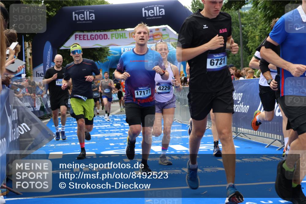 29.06.2025 - hella hamburg halbmarathon Strokosch-Dieckow http://msf.ph/oto/8492523 29.06.2025 10:43:05 Ziel 1675, 4229, 6721, 7026, 7035, 7093, 7451, 8218, 9364, 9833, 10251, 10469, 11177, 12153, 12657, 12723, 12776, 12839, 15255, 15706, 17177, 18304, 19038 meine-sportfotos.de
