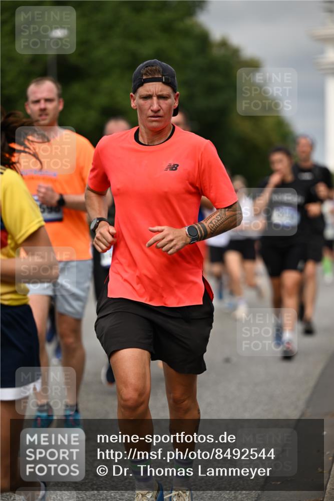 29.06.2025 - hella hamburg halbmarathon Dr. Thomas Lammeyer http://msf.ph/oto/8492544 29.06.2025 10:22:15 Kennedybrücke 1067, 1268, 1298, 1477, 1554, 1641, 1982, 2087, 2147, 2305, 2548, 2634, 3482, 3977, 4194, 4738, 4804, 5002, 5004, 5023, 5290, 5294, 6332, 7094, 7160, 7413, 7641, 7649, 7838, 7882, 7883, 8144, 8248, 9539, 9586, 9717, 9734, 9798, 9834, 9844, 10174, 10332, 10831, 10908, 10946, 11275, 11352 meine-sportfotos.de