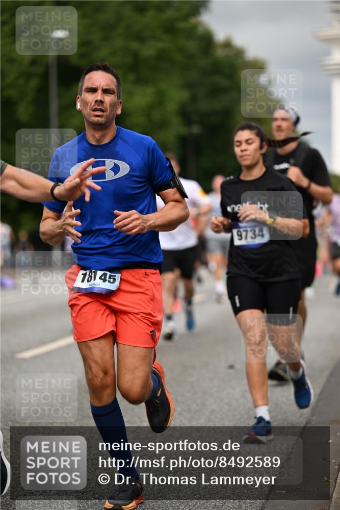 29.06.2025 - hella hamburg halbmarathon Dr. Thomas Lammeyer http://msf.ph/oto/8492589 29.06.2025 10:22:17 Kennedybrücke 1067, 1268, 1298, 1477, 1554, 1641, 1820, 1982, 2087, 2147, 2305, 2548, 2634, 3125, 3482, 3977, 4194, 4738, 4804, 5023, 5290, 5294, 5909, 6332, 7094, 7160, 7413, 7641, 7649, 7838, 7882, 7883, 8248, 9539, 9586, 9717, 9734, 9798, 9834, 9844, 10174, 10332, 10659, 10831, 10908, 10946, 11352 meine-sportfotos.de