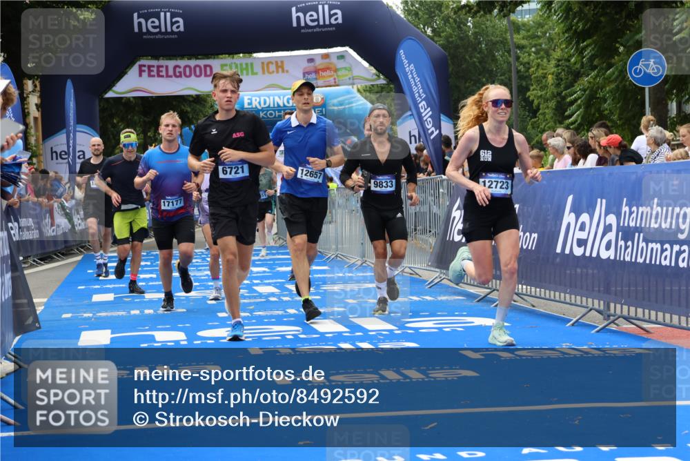 29.06.2025 - hella hamburg halbmarathon Strokosch-Dieckow http://msf.ph/oto/8492592 29.06.2025 10:43:03 Ziel 4229, 4823, 6721, 7026, 7035, 7451, 8218, 9364, 9833, 10251, 10469, 11177, 12153, 12657, 12723, 12776, 12839, 15255, 17177, 19038 meine-sportfotos.de