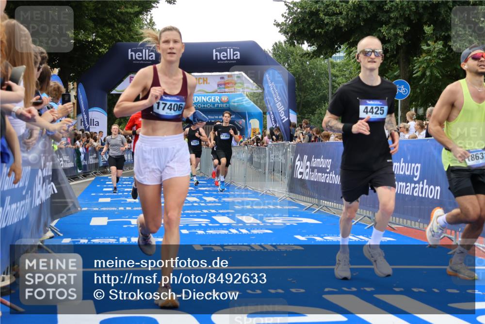 29.06.2025 - hella hamburg halbmarathon Strokosch-Dieckow http://msf.ph/oto/8492633 29.06.2025 10:44:54 Ziel 1171, 1424, 1520, 2098, 2890, 3004, 3098, 4425, 4915, 7056, 7167, 7325, 7843, 9030, 9720, 12161, 15334, 16058, 16834, 17381, 17382, 17406, 17544, 18055, 18631, 19207, 19210 meine-sportfotos.de