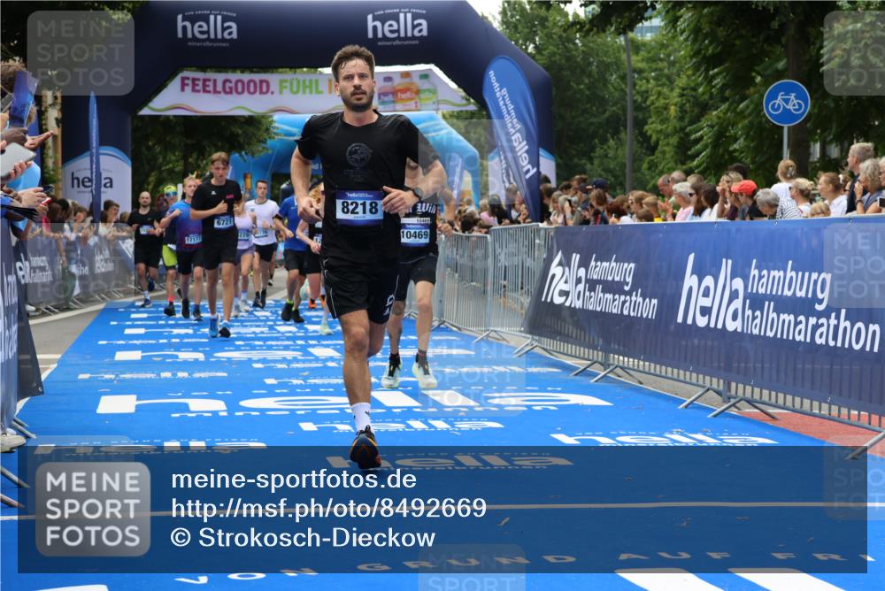 29.06.2025 - hella hamburg halbmarathon Strokosch-Dieckow http://msf.ph/oto/8492669 29.06.2025 10:43:00 Ziel 4229, 4823, 6721, 7035, 7451, 8218, 9364, 9833, 10469, 12657, 12723, 12776, 12839, 14849, 15255, 17177, 18659, 19038 meine-sportfotos.de