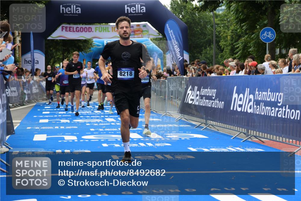 29.06.2025 - hella hamburg halbmarathon Strokosch-Dieckow http://msf.ph/oto/8492682 29.06.2025 10:43:00 Ziel 4229, 4823, 6721, 7035, 7451, 8218, 9364, 9833, 10469, 12657, 12723, 12776, 12839, 14849, 15255, 17177, 18659, 19038 meine-sportfotos.de