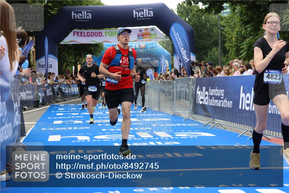29.06.2025 - hella hamburg halbmarathon Strokosch-Dieckow http://msf.ph/oto/8492745 29.06.2025 10:42:57 Ziel 4823, 5011, 5477, 7035, 8218, 9364, 10469, 12657, 12723, 12776, 12839, 13398, 14447, 14849, 18559, 18659, 19038 meine-sportfotos.de