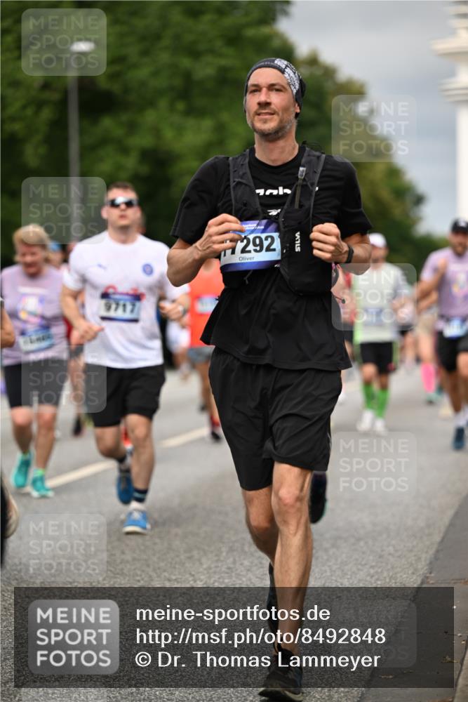 29.06.2025 - hella hamburg halbmarathon Dr. Thomas Lammeyer http://msf.ph/oto/8492848 29.06.2025 10:22:19 Kennedybrücke 1067, 1268, 1298, 1477, 1641, 1820, 1982, 2087, 2147, 2305, 2548, 2634, 3125, 3482, 3977, 4194, 4738, 4804, 5023, 5290, 5294, 5909, 6332, 7094, 7160, 7413, 7641, 7649, 7838, 7882, 7883, 8248, 9539, 9586, 9717, 9734, 9834, 9844, 10174, 10332, 10659, 10831, 10908, 10946, 11352 meine-sportfotos.de