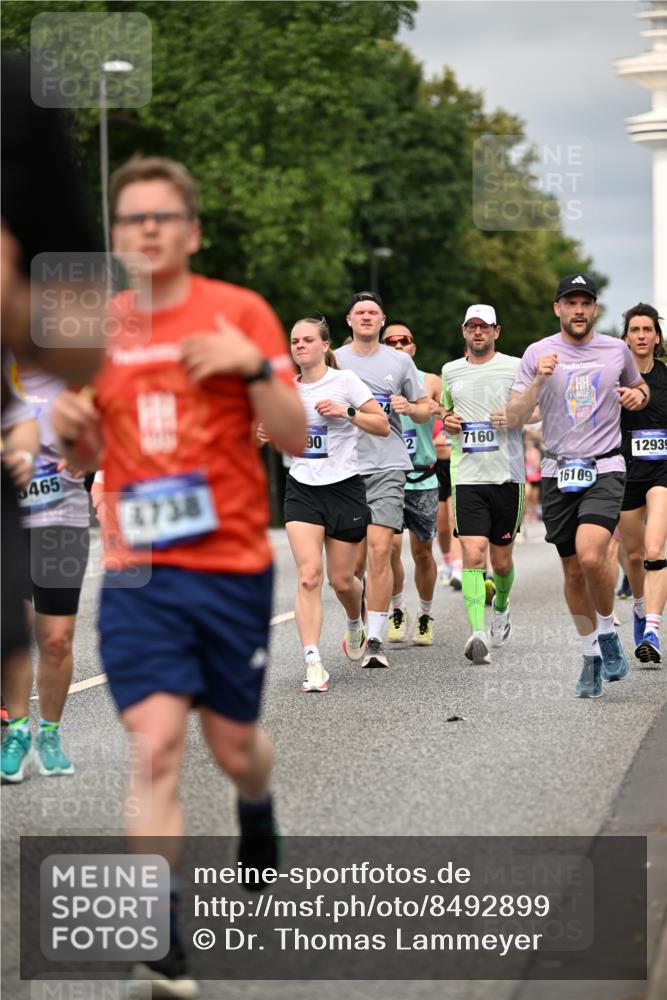 29.06.2025 - hella hamburg halbmarathon Dr. Thomas Lammeyer http://msf.ph/oto/8492899 29.06.2025 10:22:21 Kennedybrücke 1067, 1268, 1298, 1477, 1641, 1820, 1982, 2087, 2305, 2634, 3125, 3482, 3977, 4194, 4738, 4804, 5023, 5290, 5909, 6332, 7160, 7413, 7649, 7838, 7882, 7883, 8248, 9539, 9586, 9717, 9734, 9834, 9844, 10174, 10332, 10659, 10831, 10908, 10946, 11352 meine-sportfotos.de