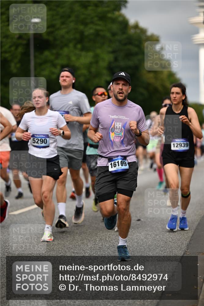 29.06.2025 - hella hamburg halbmarathon Dr. Thomas Lammeyer http://msf.ph/oto/8492974 29.06.2025 10:22:22 Kennedybrücke 1067, 1268, 1298, 1477, 1641, 1820, 1982, 2087, 2305, 2634, 3125, 3482, 3977, 4194, 4738, 4804, 5023, 5290, 5909, 6332, 7160, 7413, 7649, 7838, 7882, 7883, 8248, 8341, 9539, 9586, 9717, 9734, 9834, 9844, 10174, 10332, 10659, 10831, 10908, 10946, 11352 meine-sportfotos.de