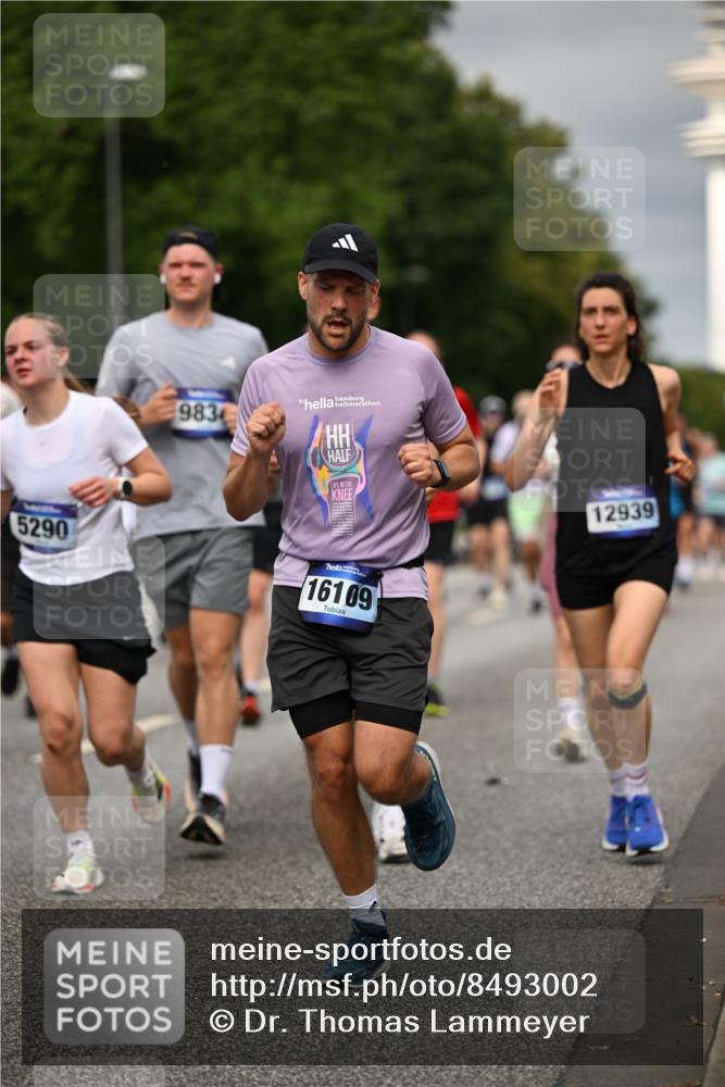 29.06.2025 - hella hamburg halbmarathon Dr. Thomas Lammeyer http://msf.ph/oto/8493002 29.06.2025 10:22:23 Kennedybrücke 1067, 1268, 1298, 1477, 1641, 1820, 1982, 2087, 2305, 2634, 3125, 3482, 3977, 4194, 4738, 4804, 5023, 5290, 5909, 6332, 7160, 7413, 7649, 7838, 7882, 7883, 8248, 8341, 9222, 9539, 9586, 9717, 9734, 9834, 9844, 10174, 10332, 10659, 10831, 10908, 10946, 11352 meine-sportfotos.de